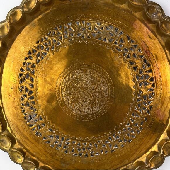 Vintage Etched Brass Large Round Wall Hanging Tray Plate Floral 19” Diameter - Picture 2 of 7